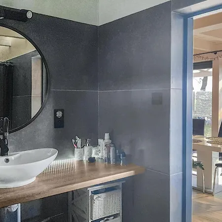 Dom wakacyjny 2 Bedroom Lovely In Szczecin